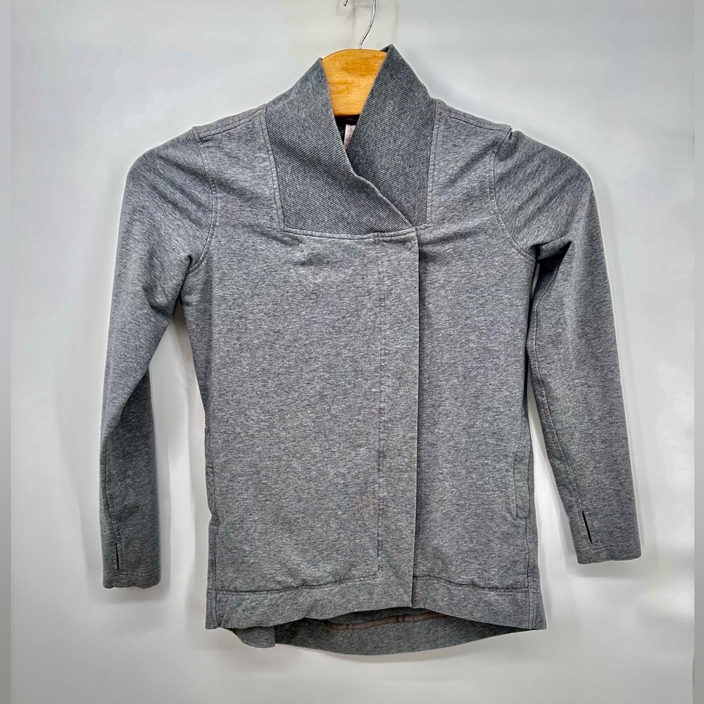 Lululemon Gray Cross Front Jacket Women’s‎ 8 Lightweight Athletic Long